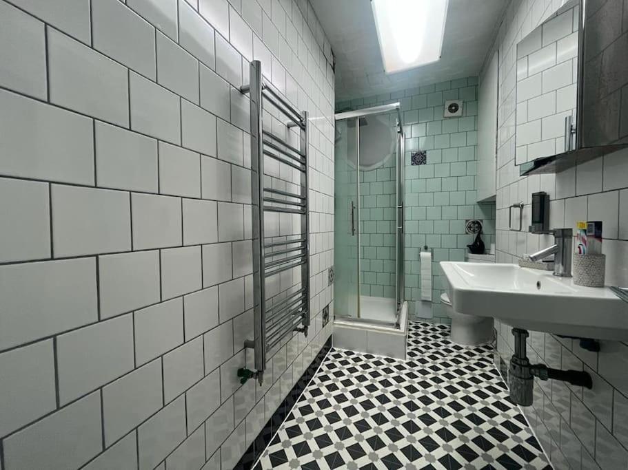 Tree Studio Apartment Barbican F3 Londra Esterno foto